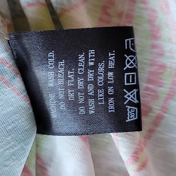 C.DEAR TOP sleevesles roundneck size Medium color purple green red yellow - Picture 10 of 15